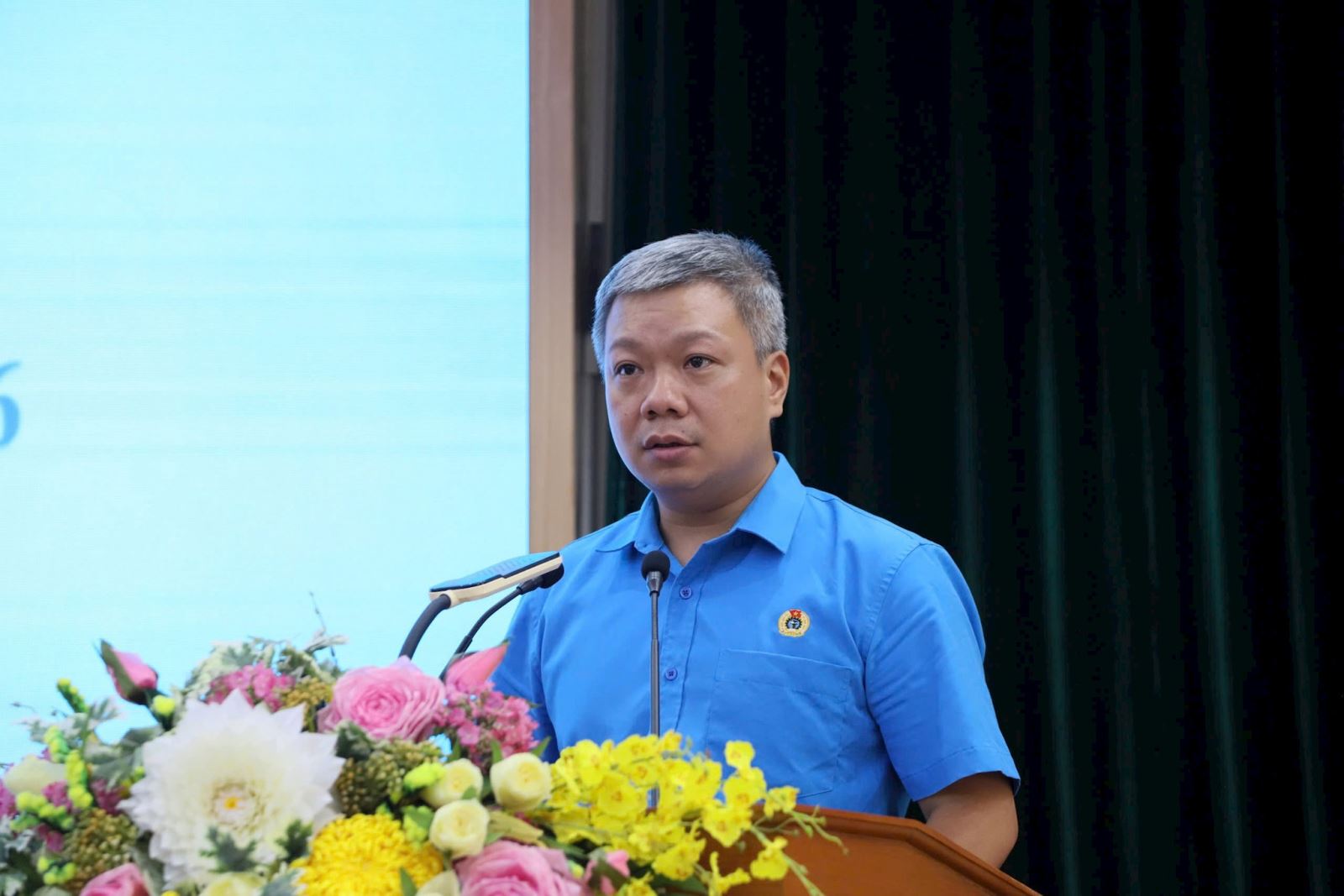 Đồng chí Đinh Sỹ Đạt, Chủ tịch Công đoàn phường Hoàn Kiếm phát biểu tại Hội nghị.